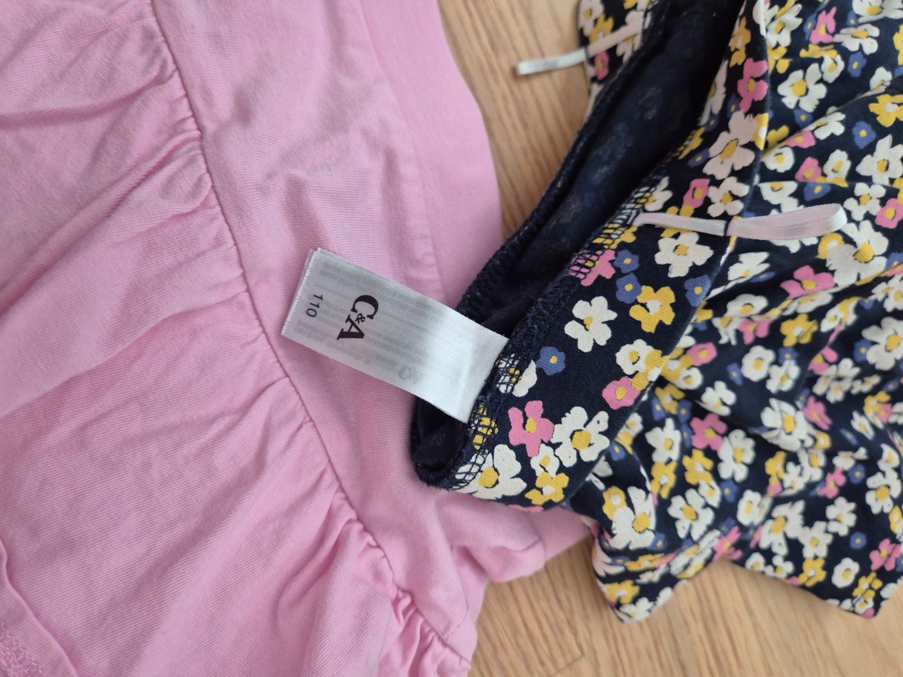 C&A Vestiti & Gonne: 2x Rock Jupe Grösse 110 – Usato da Pfäffikon SZ venduto da Ka6ka 1