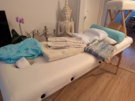 Massageliege mit Zubehör