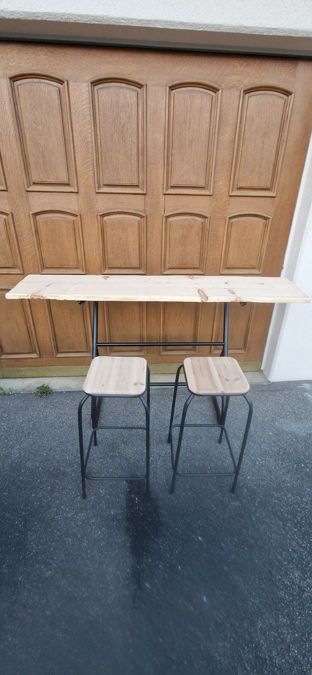 Allestimento di negozi e stand fieristici: Arven-Bar mit 2 Hockern – Usato da Flühli LU venduto da Hrgiger 2