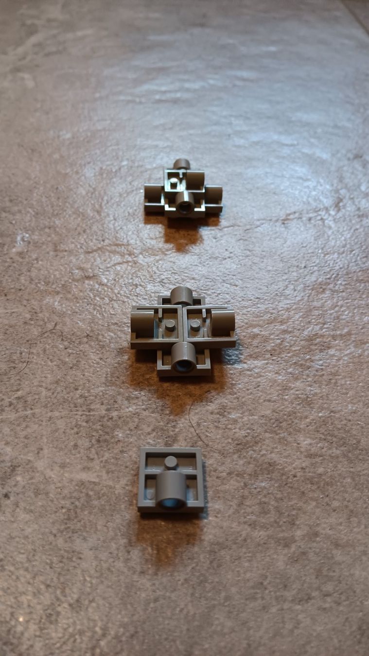 Lego Kit di costruzioni: Lego - Technic - Plate 2x2 with connection - Gray - 10x – Usato da COLLOMBEY venduto da Lego80s 1