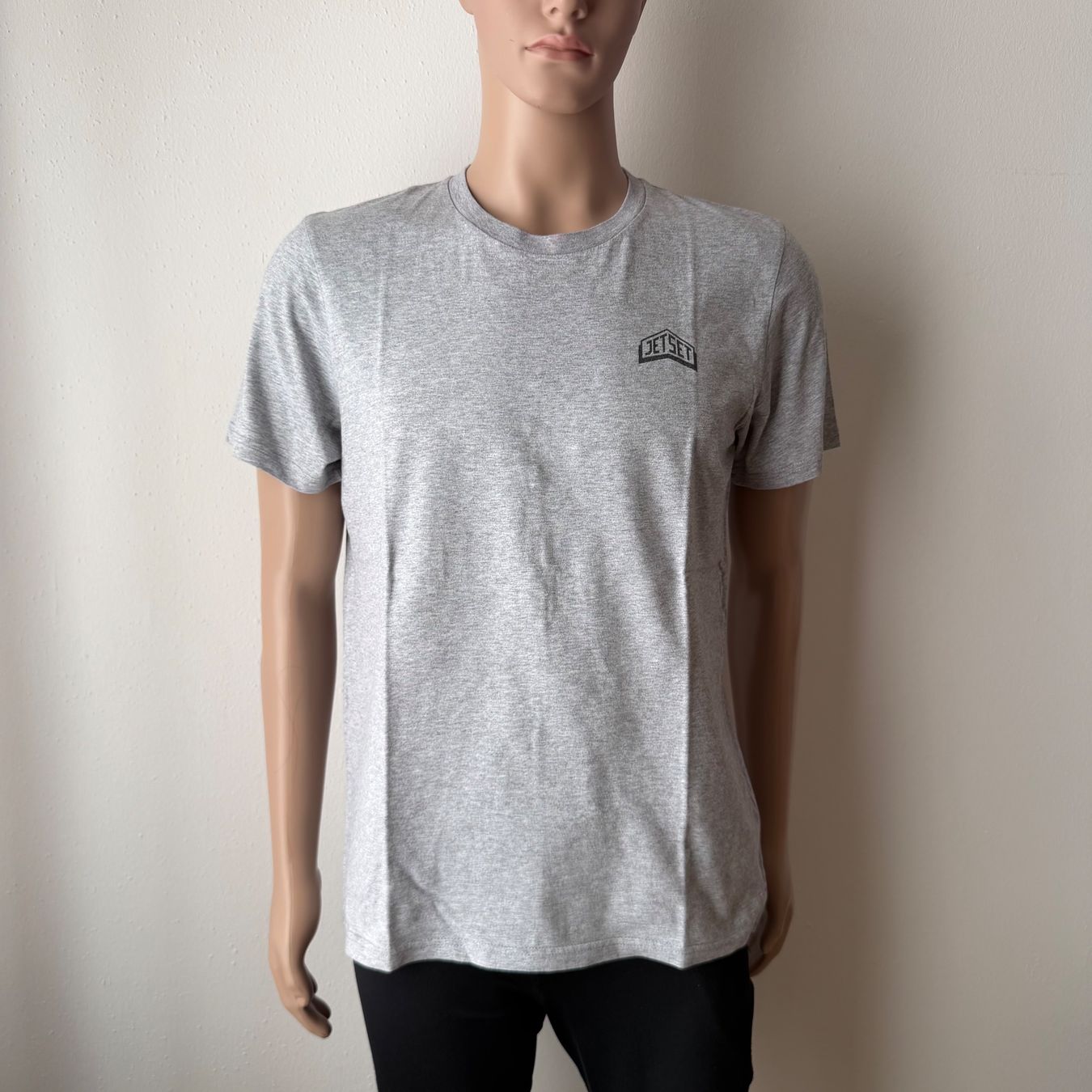 Jet Set T-shirt: hellgraues JET SET T-Shirt 🩶 – Usato da Zürich venduto da ClosetQueen 1