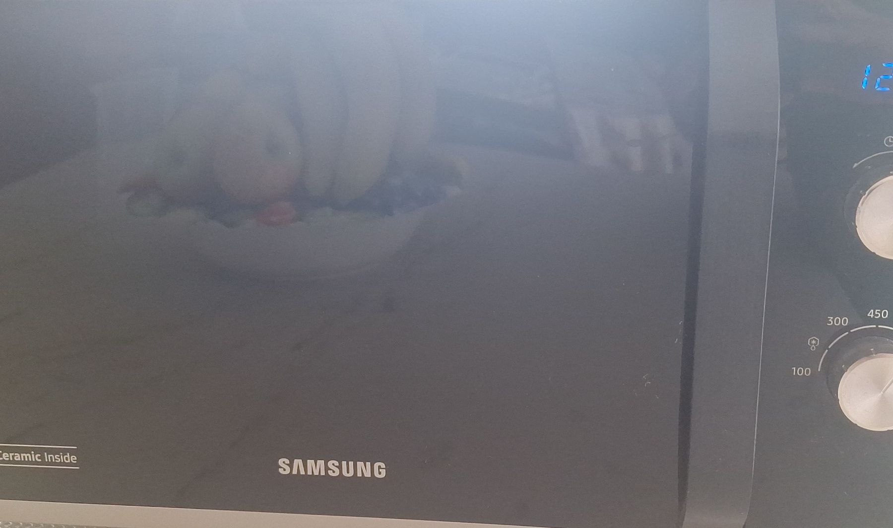 Küchengeräte: Micro-ondes Samsung Ceramic Inside, état acceptable – Gebraucht aus Genève von mbest01 2