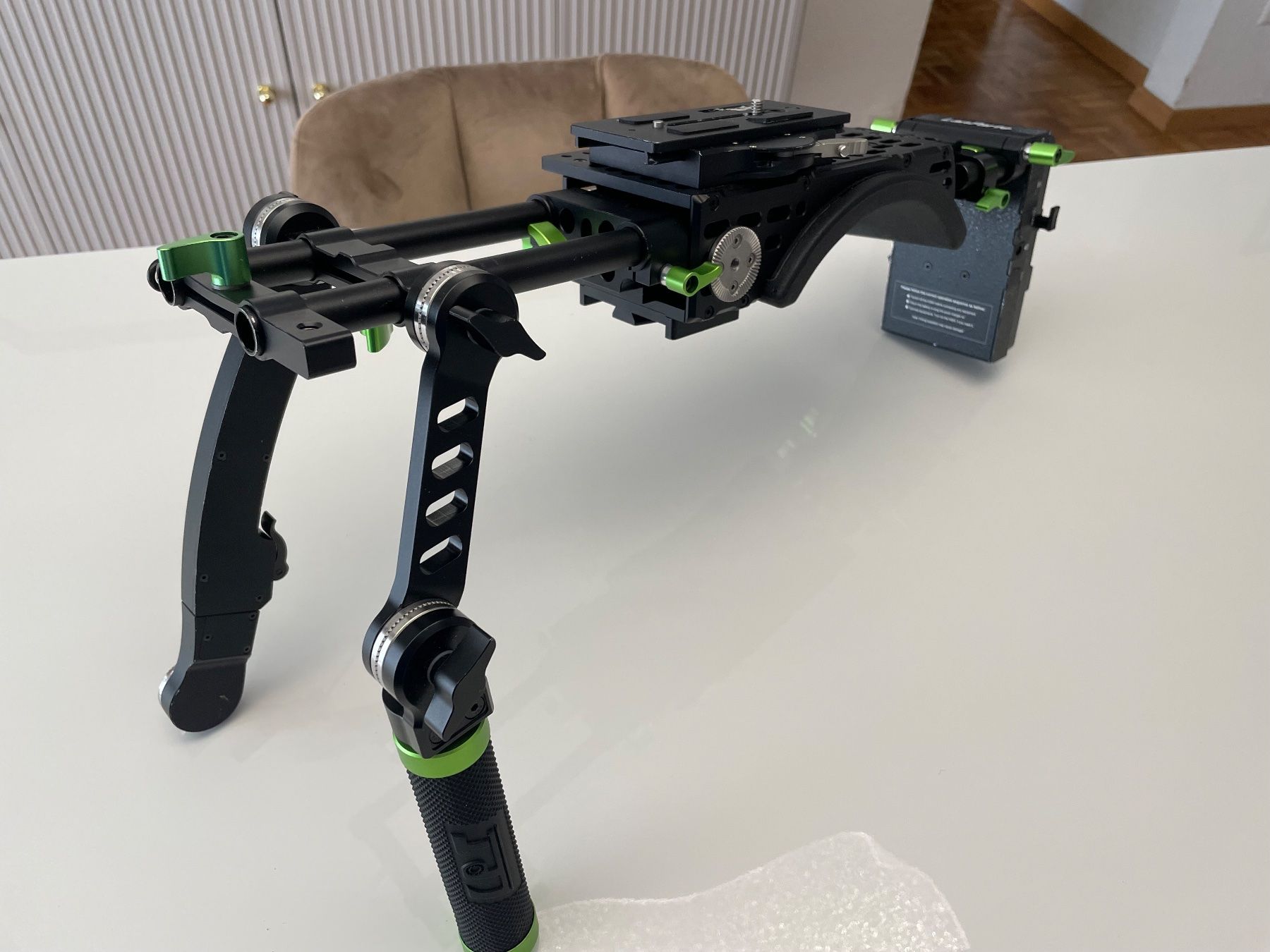 Videocamere: Shoulder Rig Lanparte for Blackmagic Ursa Mini 4k 4.6k Pro – Usato da Bottens venduto da 2Lens