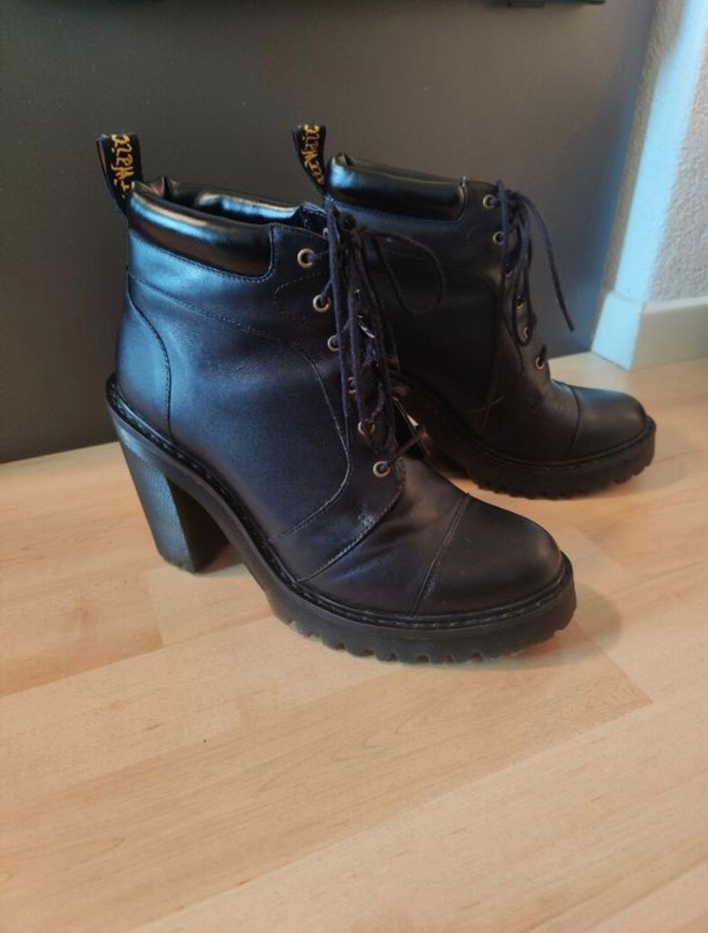 Dr. Martens Scarpe da donna: Dr. Martens Averil 41 – Usato da Laufen venduto da Adrapan