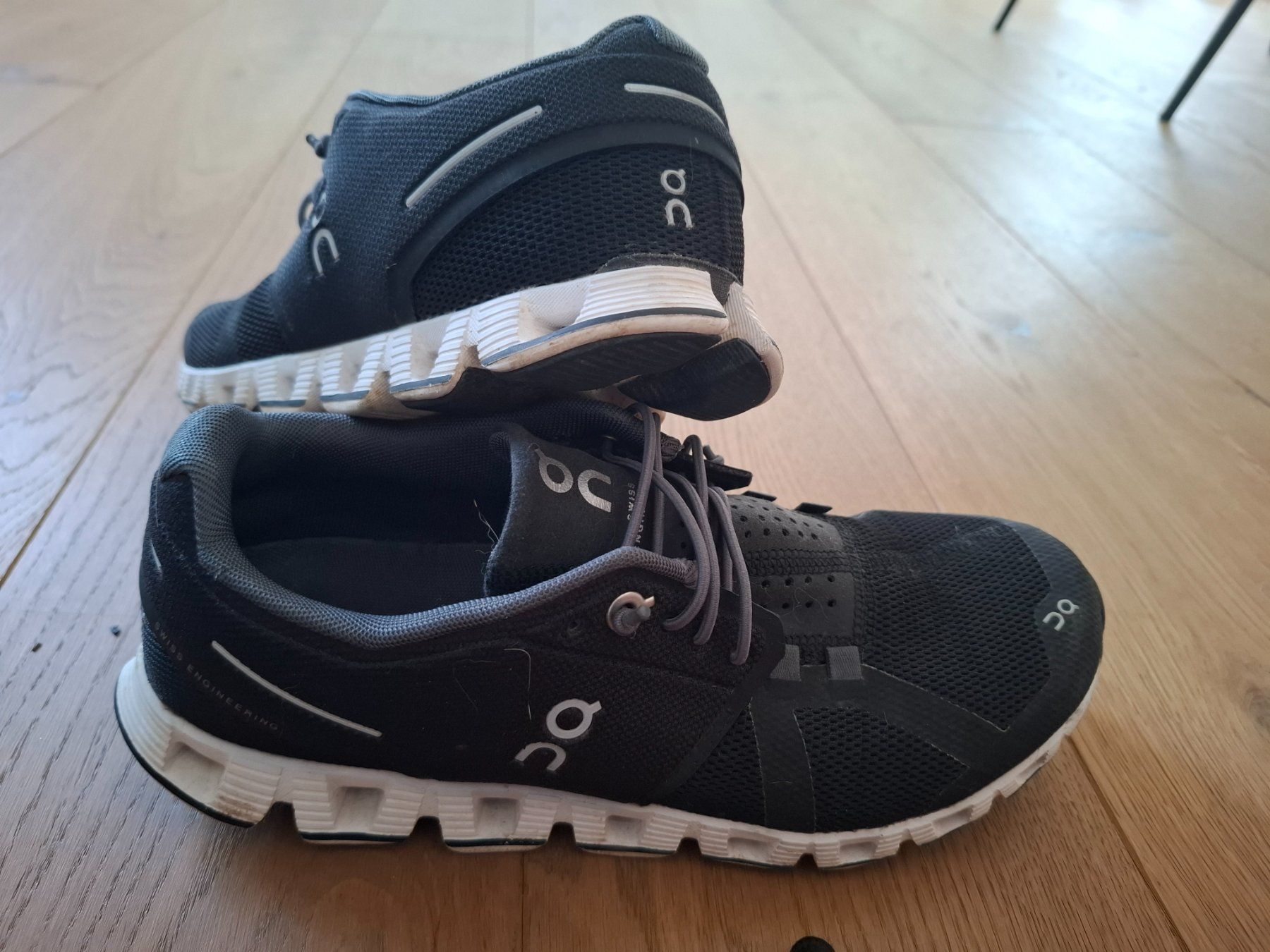 On Scarpe da donna: On Running CLOUD 5 schwarz – Usato da Neftenbach venduto da Pia020 3