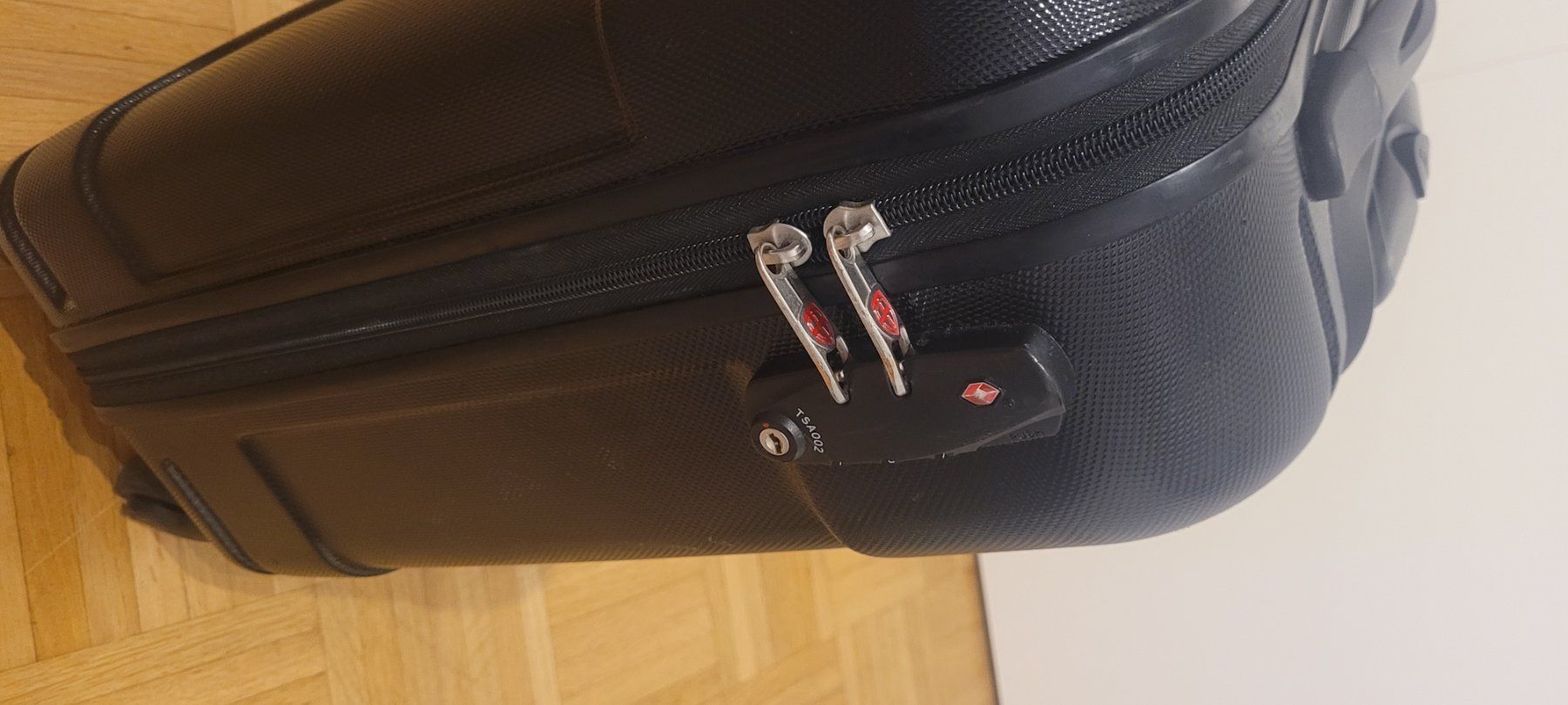 Valigie: Hartschalenkoffer Kabinengepäck – Usato da Liestal venduto da sun_ntq9 5