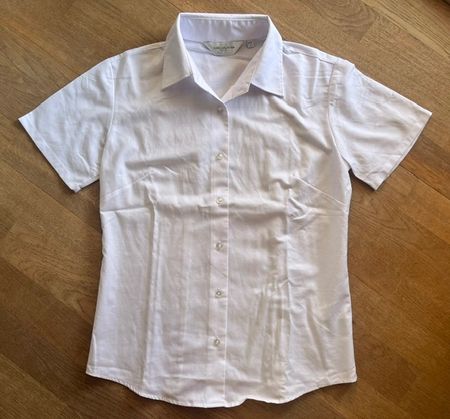 Klassische Kurzarm-Bluse weiss