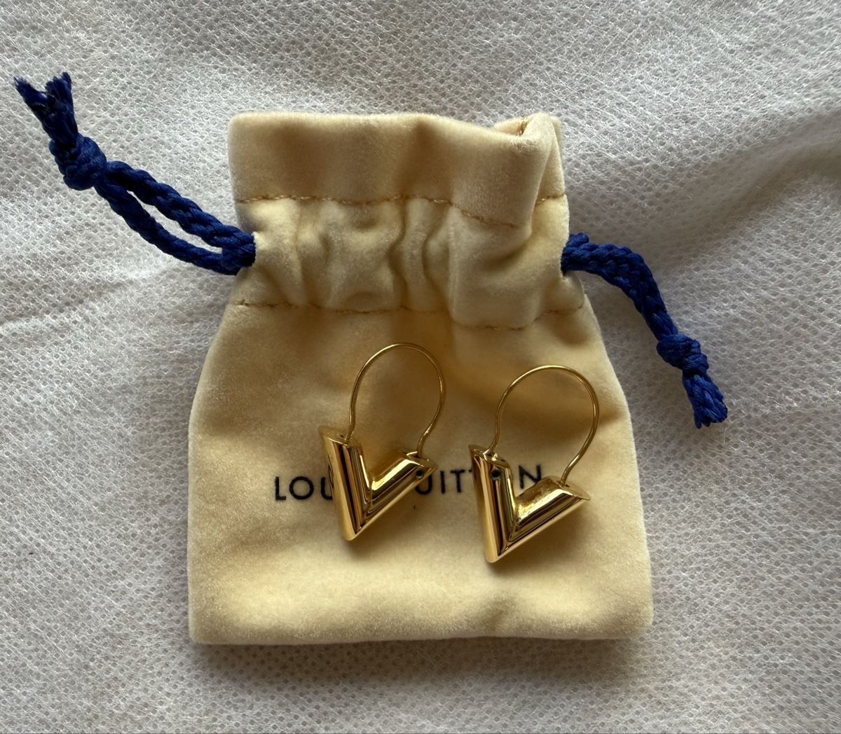 Louis Vuitton Orecchini pendenti & Orecchini a lobo: Orecchini Louis Vuitton V – Usato da Sessa venduto da matisecondhan 1