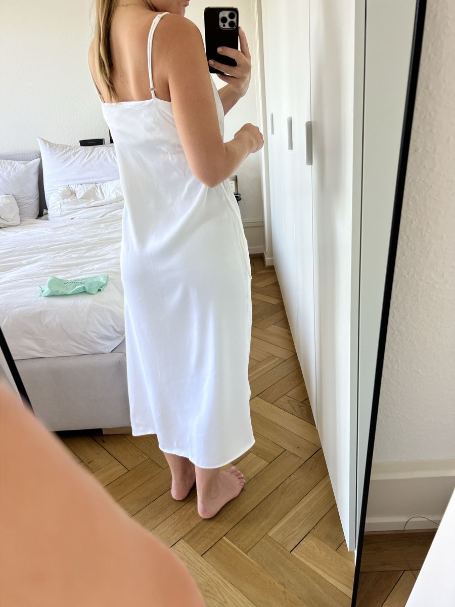 Zara Vestiti: Robe longue Zara blanche satinée – Usato da Genève venduto da MinimalistDressing 2