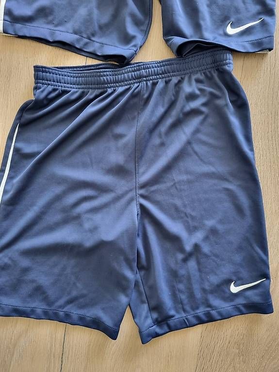 Nike Pantaloni: Nike Performance DRI FIT Gr. 158- 170, 2Paar. Blau – Usato da jona venduto da nixli123 4