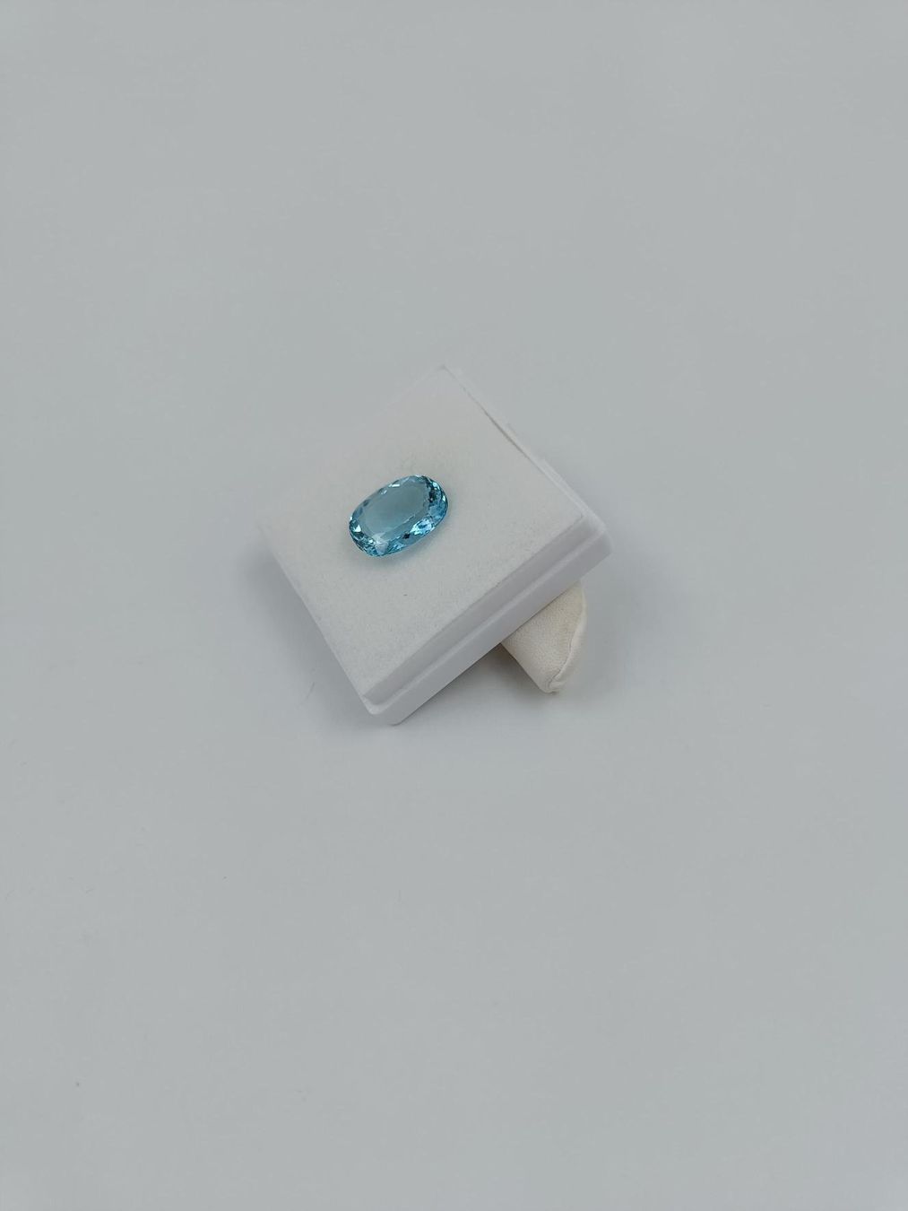 Pietre preziose: 1 FUNKELNDER AQUAMARIN 10.70 CT. – Usato da Luzern venduto da EdiGem 1