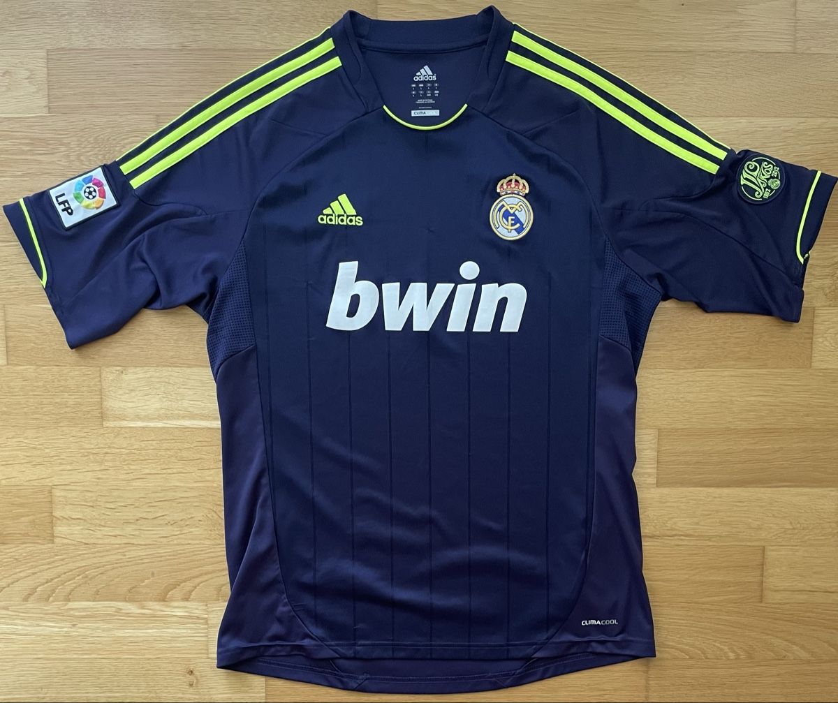 Real Madrid Maillots de corps & Pantalons: Original Real Madrid 2012/2013 Modric Set – D'occasion à Windisch par RealJerseys 2