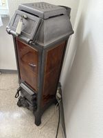 Kachelofe / Gusseisenofen Antiker/ /  Holz