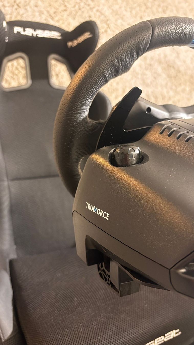Logitech Controller: SIM Racing Set: Playseat Rennsitz mit Logitech Lenkrad – Usato da Brugg AG venduto da SiDo987 7