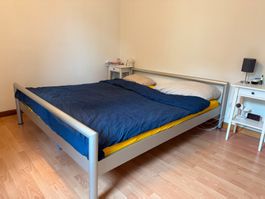 Bett mit Lattenrost 180 x 200 cm
