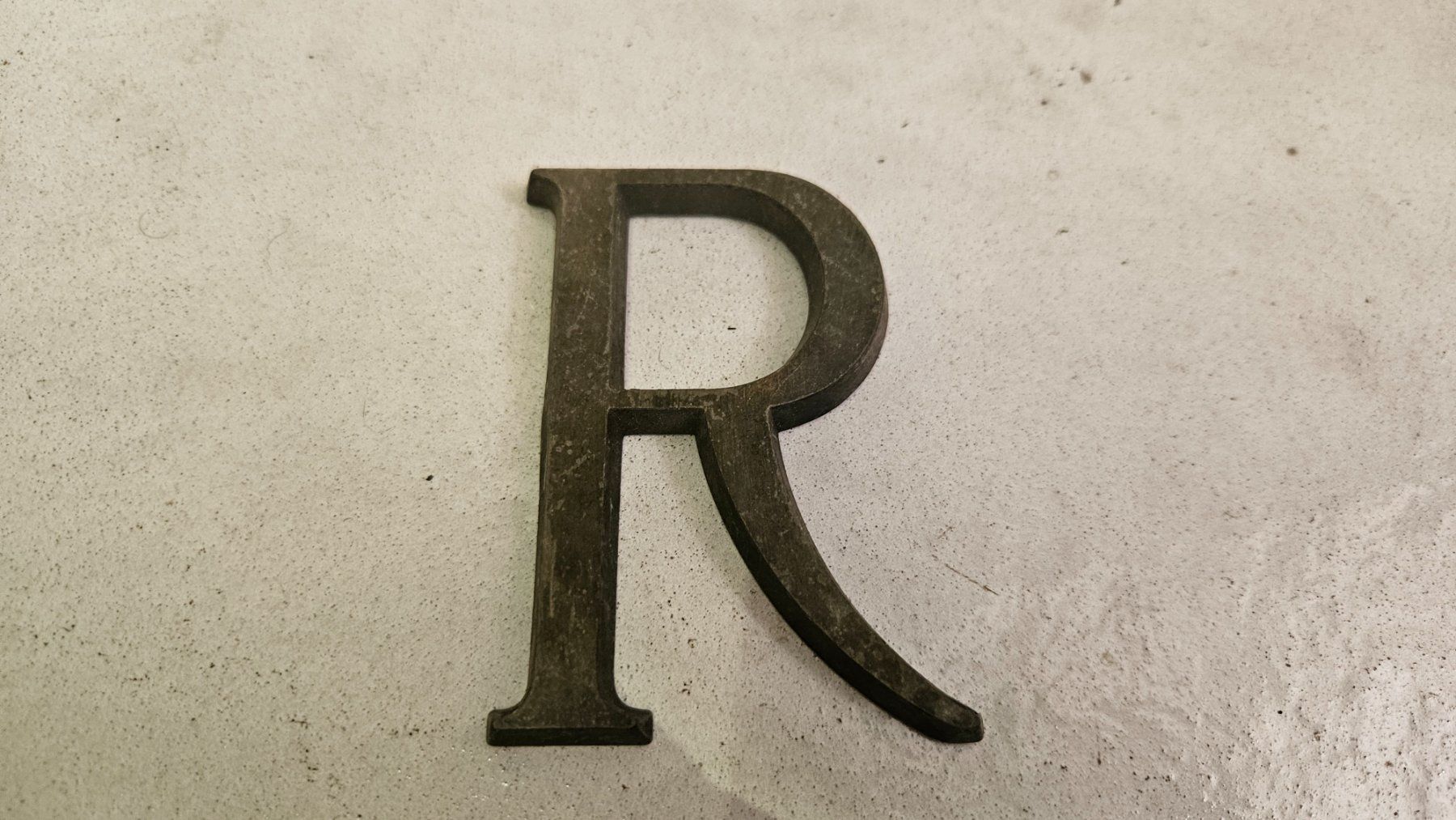 Alle Dekorationen: 1 lettera di metallo "R" – Gebraucht aus Melano von H-Sara