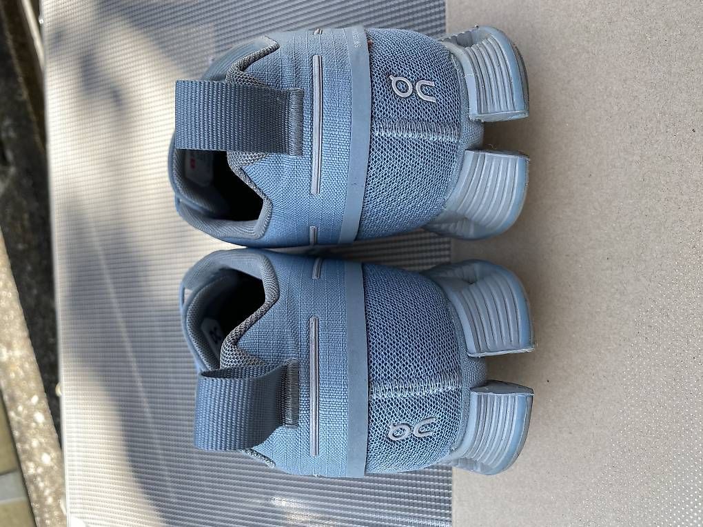 Herrenschuhe: On Running Cloud  Grösse 42  Hellblau – Gebraucht aus Solothurn von nev_7qmh 4