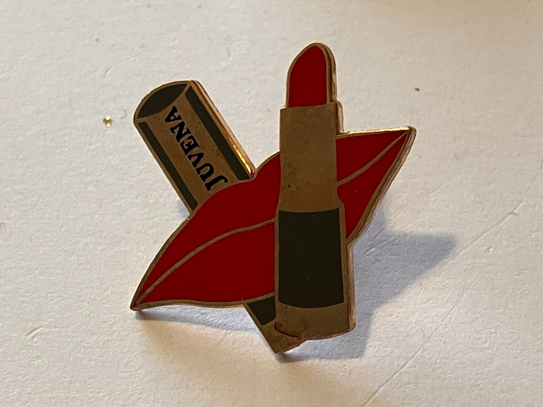 Placchette & Badge: 1 Pin Juvena – Usato da Basel venduto da djwwpp