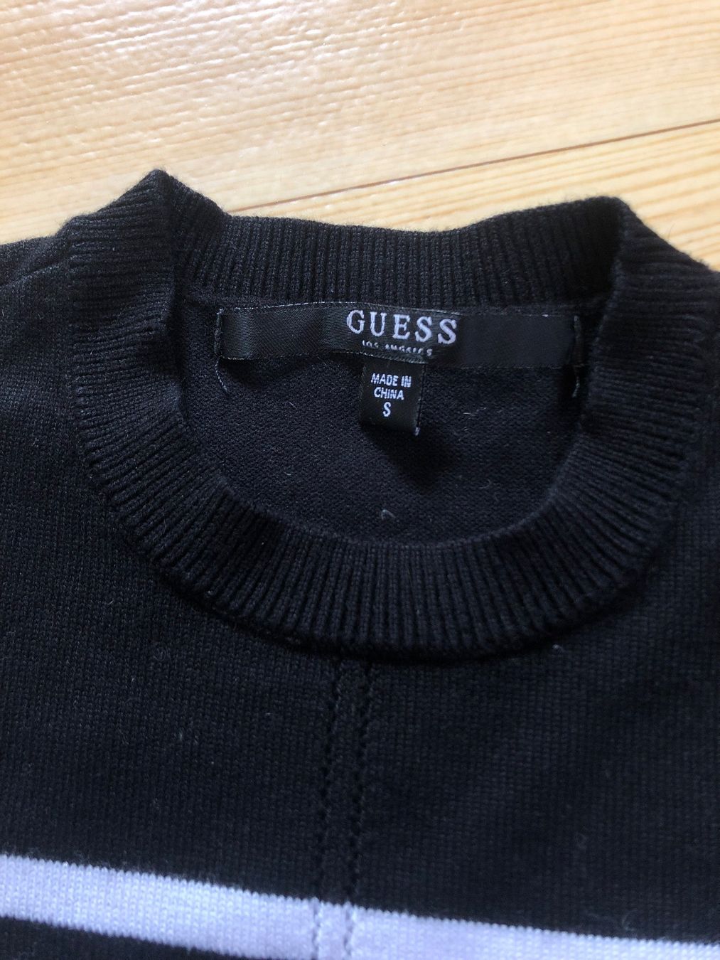 Guess Tops: Pull Guess – D'occasion à Bulle par sop_ct6x 2