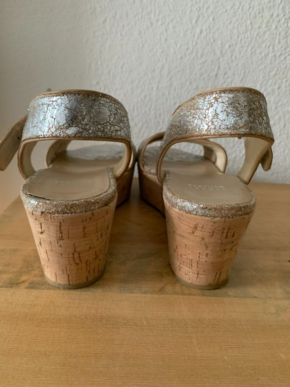Stuart Weitzman Damenschuhe: STUART WEITZMAN: Silberfarbene Leder-Sandale, Kork-Sohle, 37 – Gebraucht aus Luzern von paulablue 5