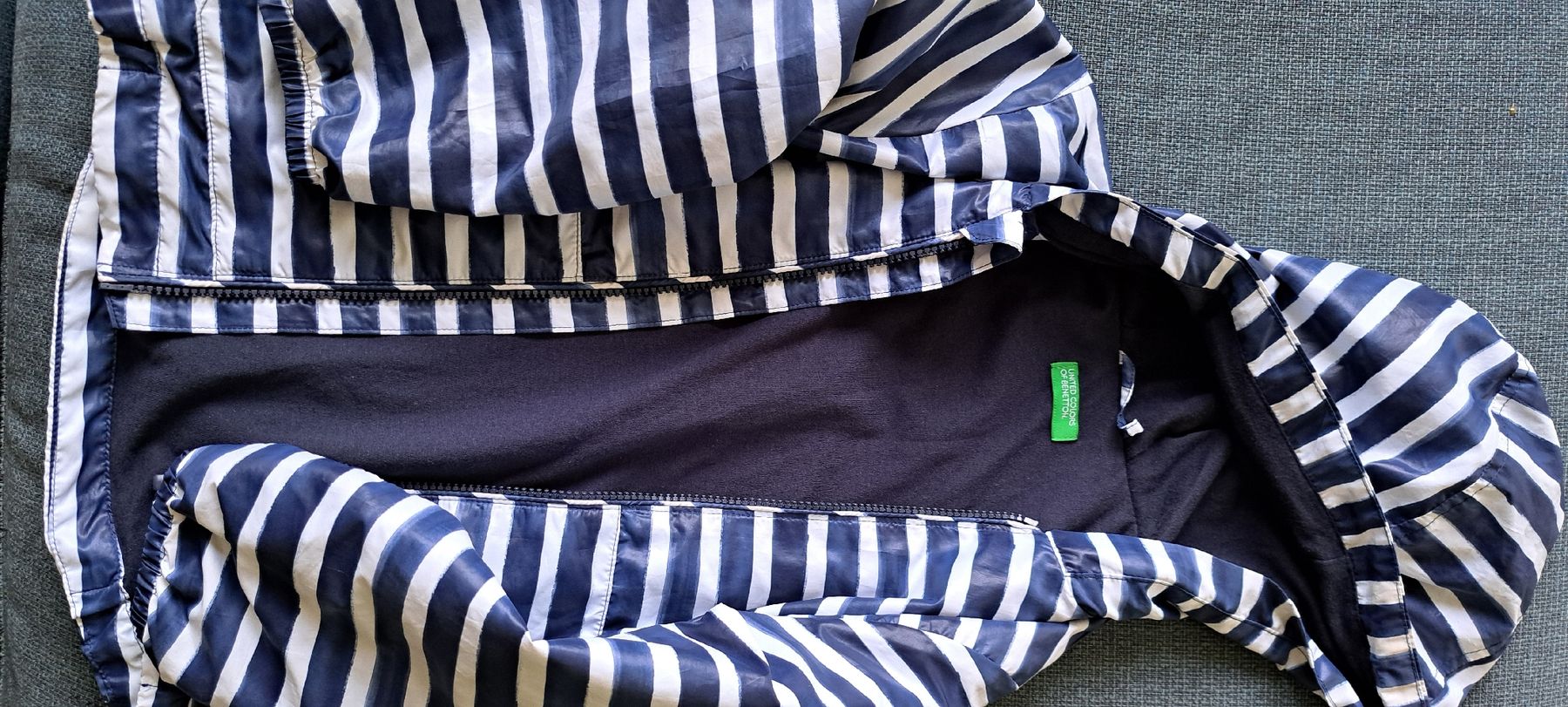 Benetton Giacche & Cappotti: Childrens Jacket Benetton striped size 116  – Nuovo (secondo la descrizione) da Adliswil venduto da kar_fh9h