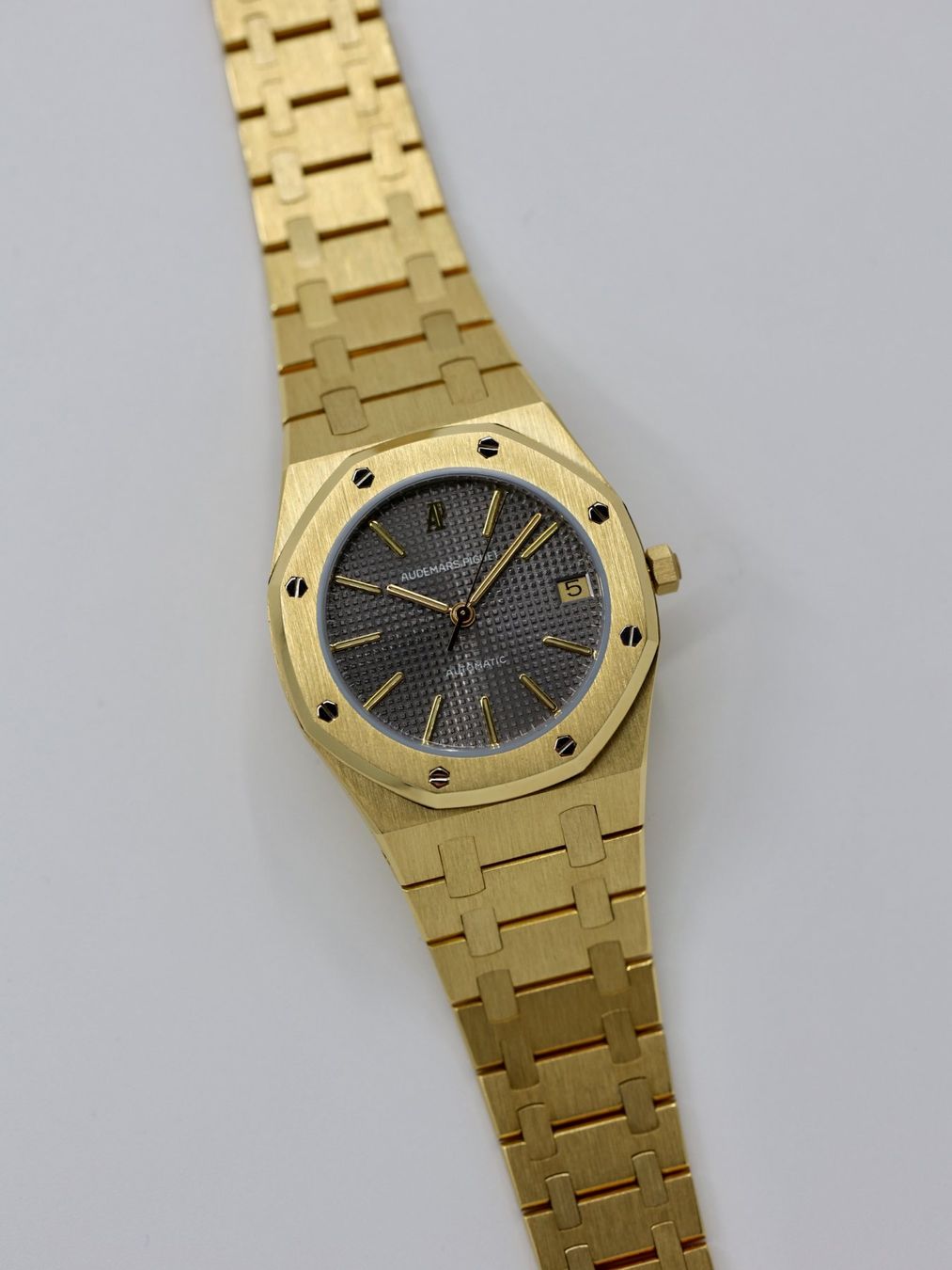 Audemars Piguet Montres: Audemars Piguet Royal Oak 4100BA – D'occasion à Zürich par Lazulivintagewatches 3