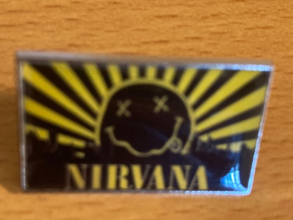 Broschen & Nadeln: Nirvana Pin Anstecker Punk Roc Metal Band – Neu (gemäss Beschreibung) aus Horn von abutre72