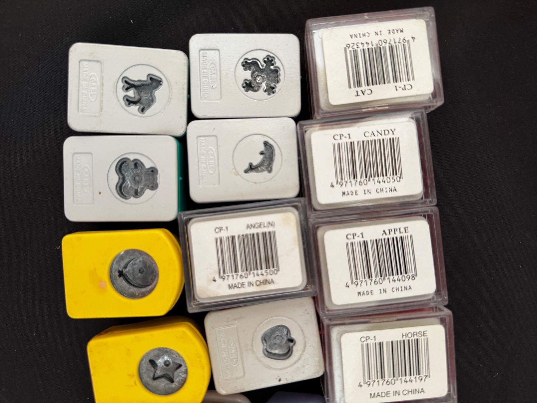 Kits de loisir créatif: Lot de 15 perforatrices Craft Punch etc diff modèle – D'occasion à Ovronnaz par Etagne68 7