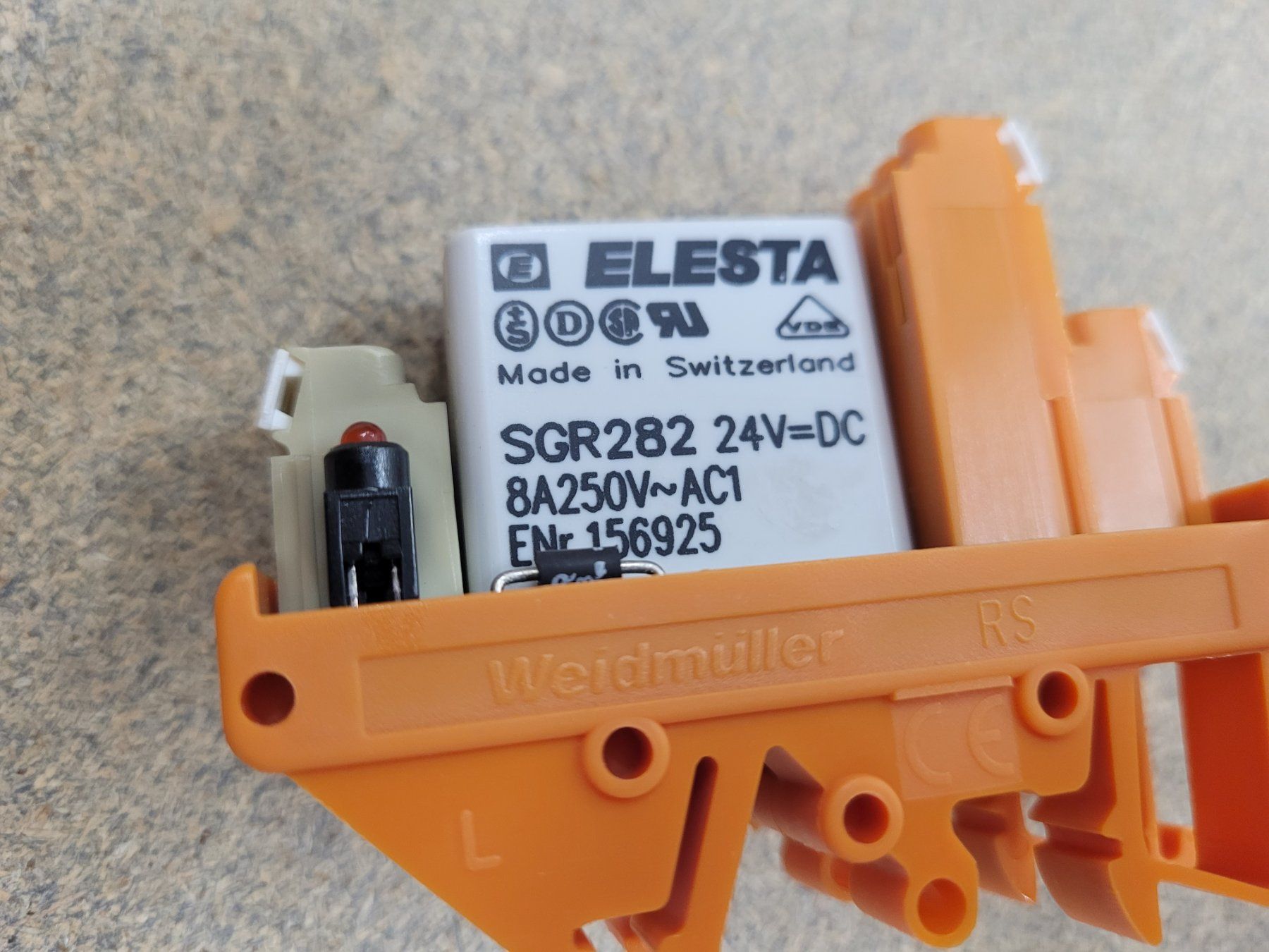 Componenti elettronici: 8 Stück Weidmüller Relais 24VDC / SRG282 24VDC – Usato da Vitznau venduto da Vitznau84 2