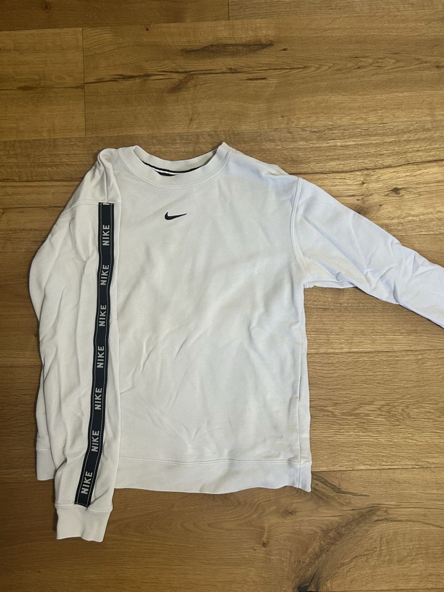 Nike Pullover & Sweatshirts: Nike Pullover weiss Grösse XS neuwertig – Gebraucht aus Masein von gia_s6vf
