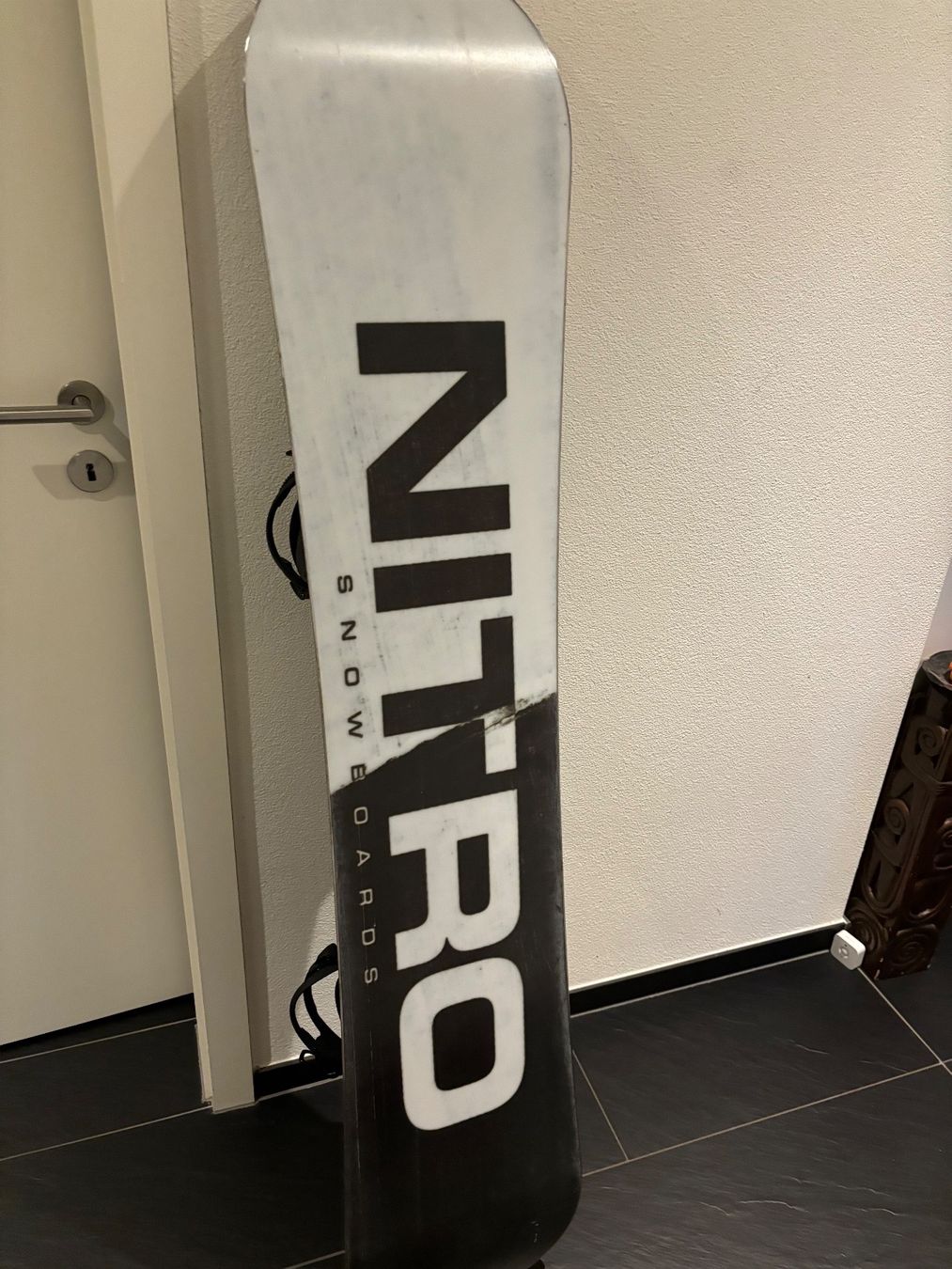 Snowboard Nitro Board: Nitro Prime Snowboard inkl. Nitro Phantom Bindung 2024 – Usato da Laupen venduto da TecProPalmer1092