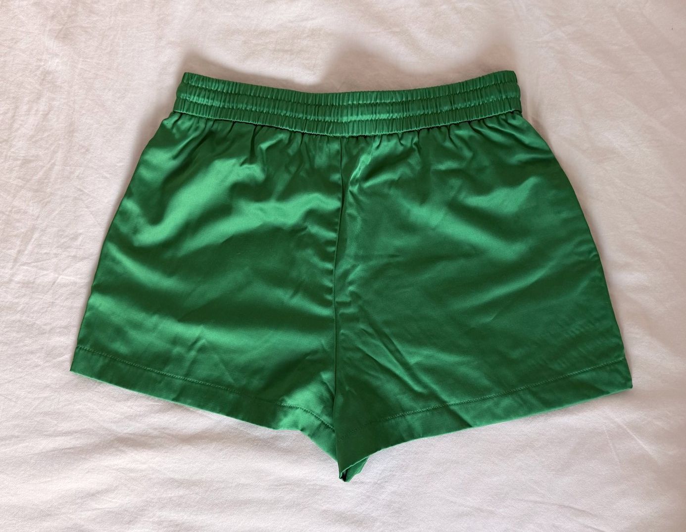 Zara Pantaloni: Green Satin Shorts – Nuovo (secondo la descrizione) da Buonas venduto da mej_6s67 1
