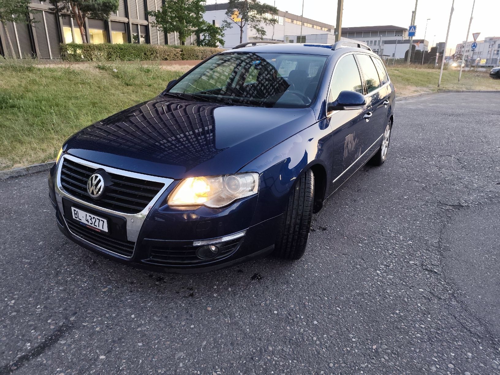VW Automobili: VW Passat Variant dunkelblau gebrauchter Zustand – Usato da Pratteln venduto da ElMuck 1