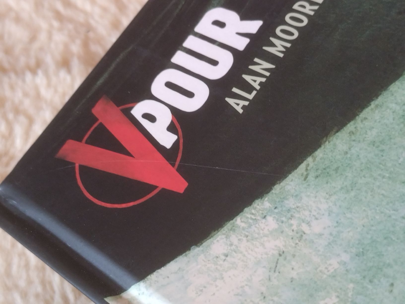 Fumetti: V pour Vendetta - Alan Moore, David Lloyd - TBE  – Usato da Farvagny-le-Grand venduto da LaCaverne 1
