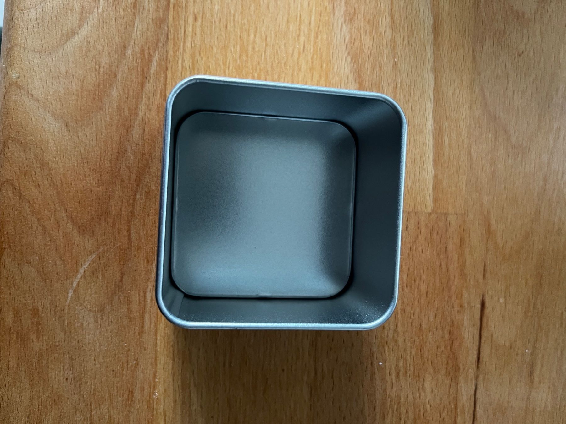 Contenitori & Simili: Quadratische Metalldosen mit Deckel – Usato da Lyss venduto da Nadineholzer 3
