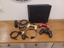 Sony PlayStation 4 Pro mit 1TB,drei Controllern, CUH-7216B