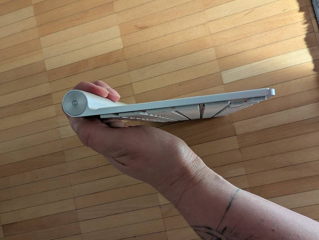 Claviers: Apple Wireless Keyboard A1314 – D'occasion à Zürich par kopanskk 2