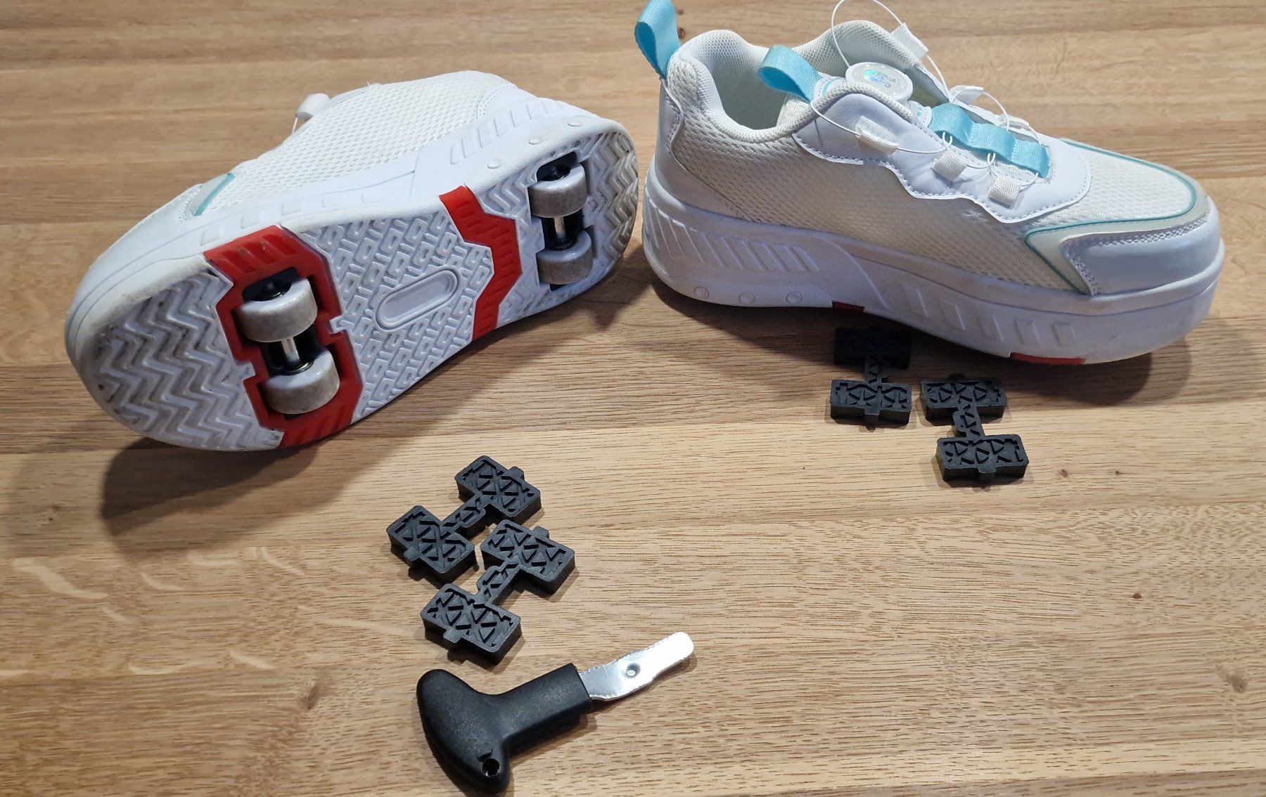 Pattini in linea & Pattini a rotelle: lässige Mädchen Turnschuhe mit vier Rollen - Gr. 34 – Usato da Fällanden venduto da zeno01 8
