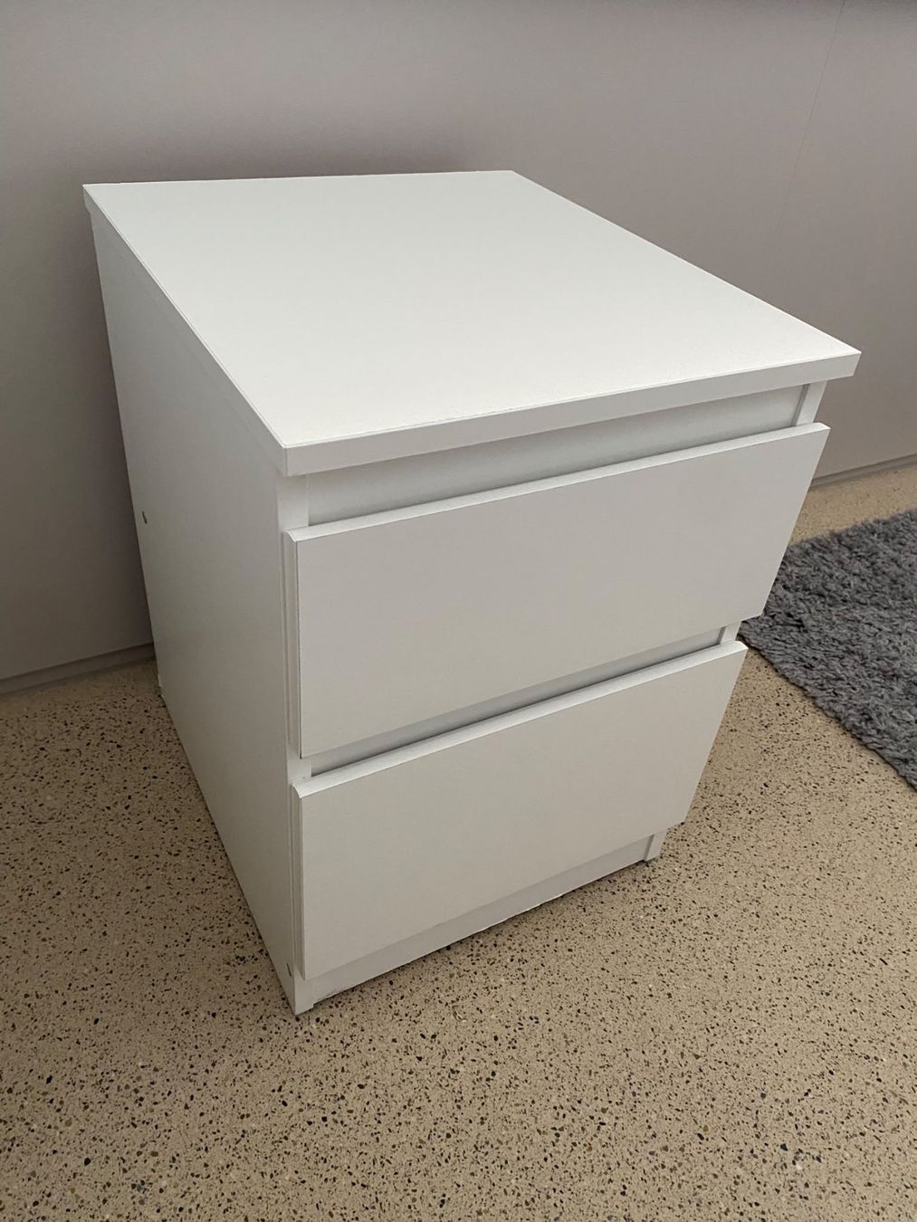 Ikea Tables de nuit: Night bedside table white – D'occasion à Zürich par gio_peirano98