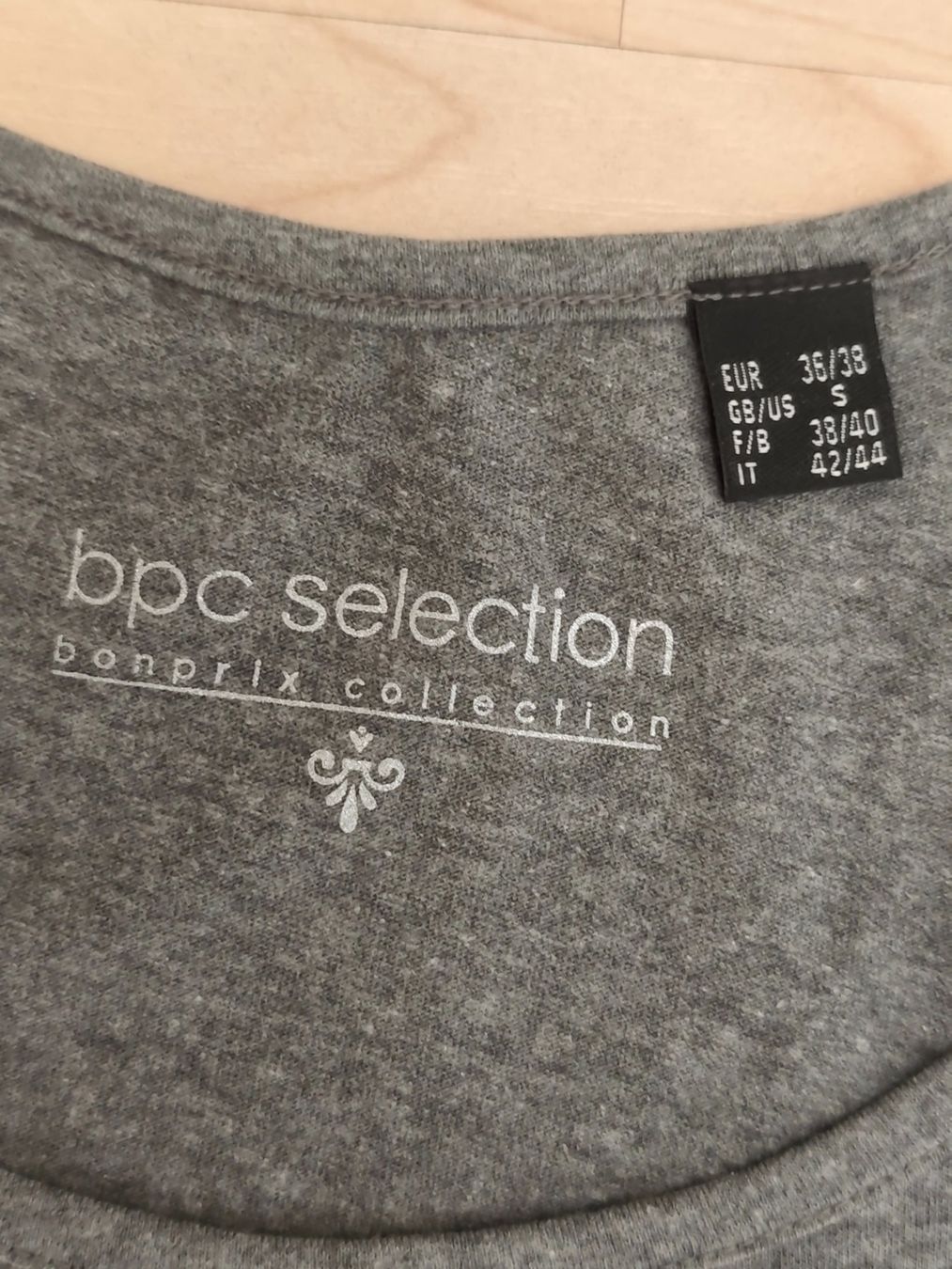 Top: Bpc Selection Top mit Steinchen, Grösse 36/38. – Nuovo (secondo la descrizione) da Eschenbach LU venduto da Orchi 2