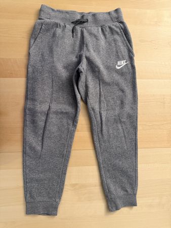 Nike Trainer Hose Gr. 137-146 / M - Top Zustand