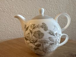 Teekanne mit Tasse