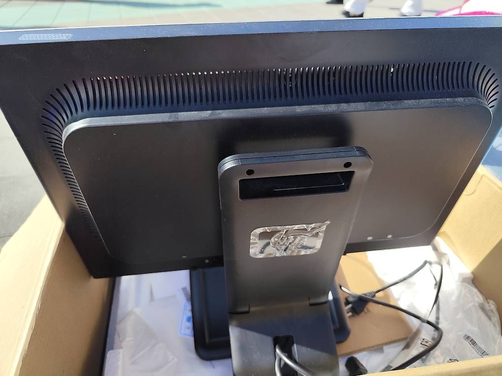 Hewlett Packard Monitor: Écran d'ordinateur HP – Usato da Prilly venduto da cla_9hty 1