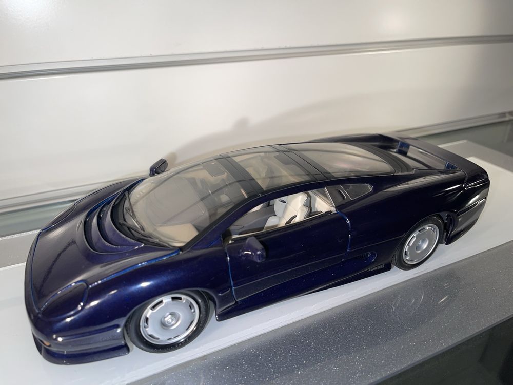 Miniature Voiture Jaguar XJ220 1992 – Échelle 1/12 – Maisto – Gris, Occasion Parfait