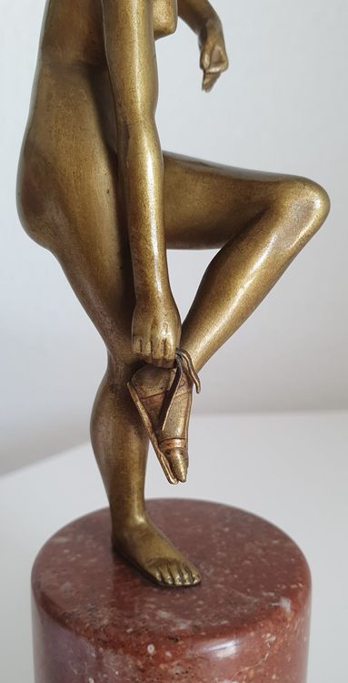 Skulptur • Lady m. Sandale • Original +/- 1900 aus BRONCE 7