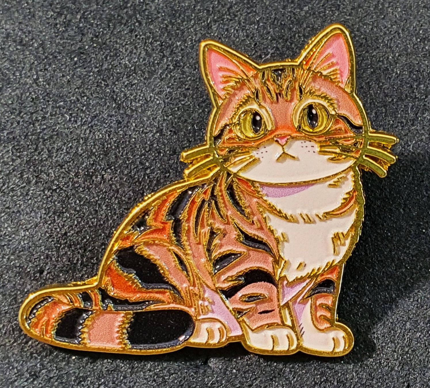 Placchette & Badge: CC980  Pin Cat Katze Sitzend – Difettoso da Reinach BL venduto da Boston-Verkauf