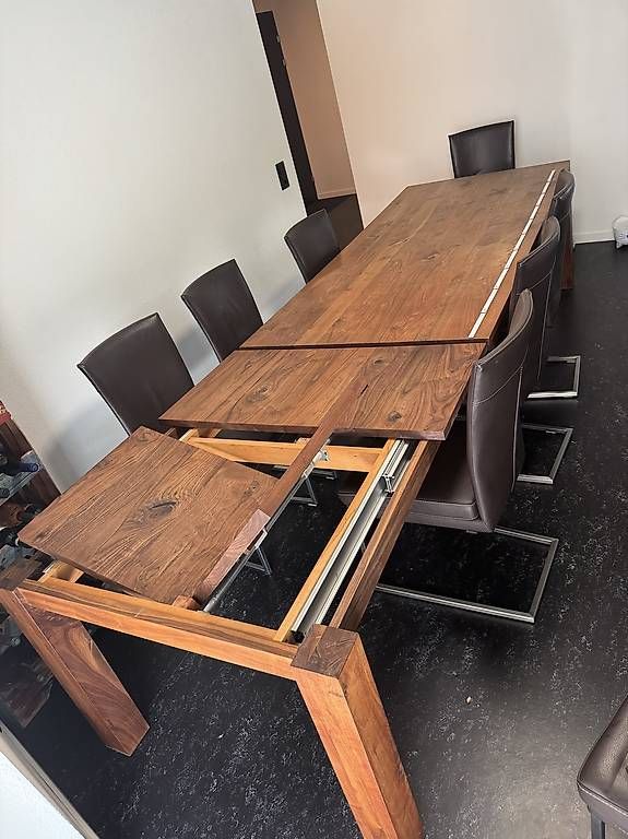 Tavoli: Massiver Holztisch aus Nussbaum – Usato da Bülach venduto da luc_59r8 1