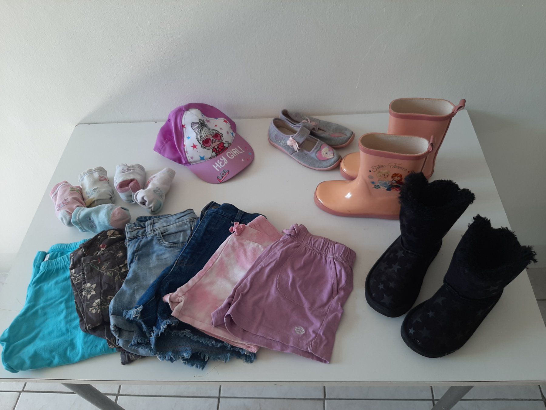 Lotti & Set di vestiti: Kleiderpaket gr.116 – Usato da Brissago venduto da lucabell
