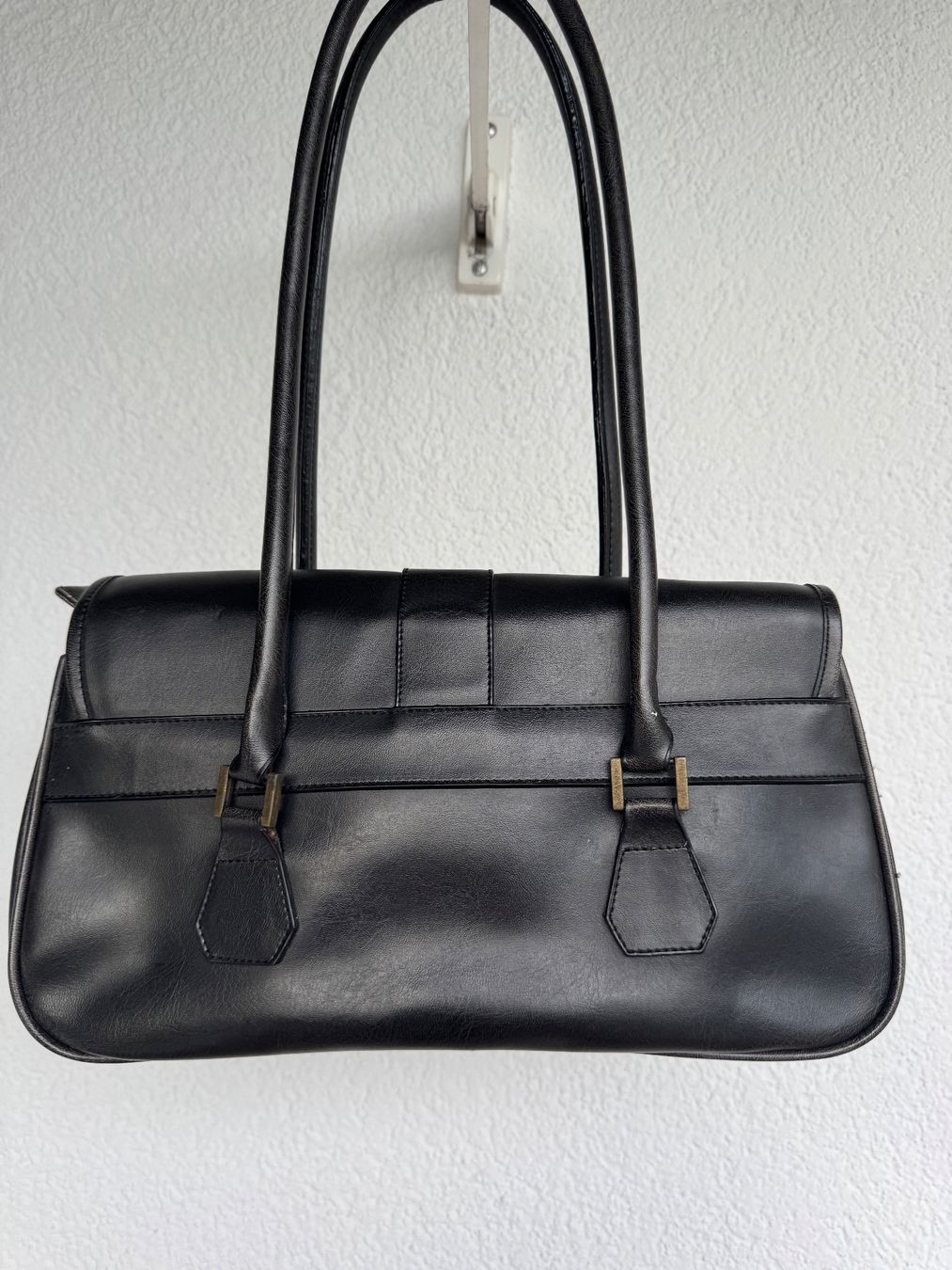 Taschen für Damen: Y2K Ledertasche – Gebraucht aus Balsthal von armenharut 1