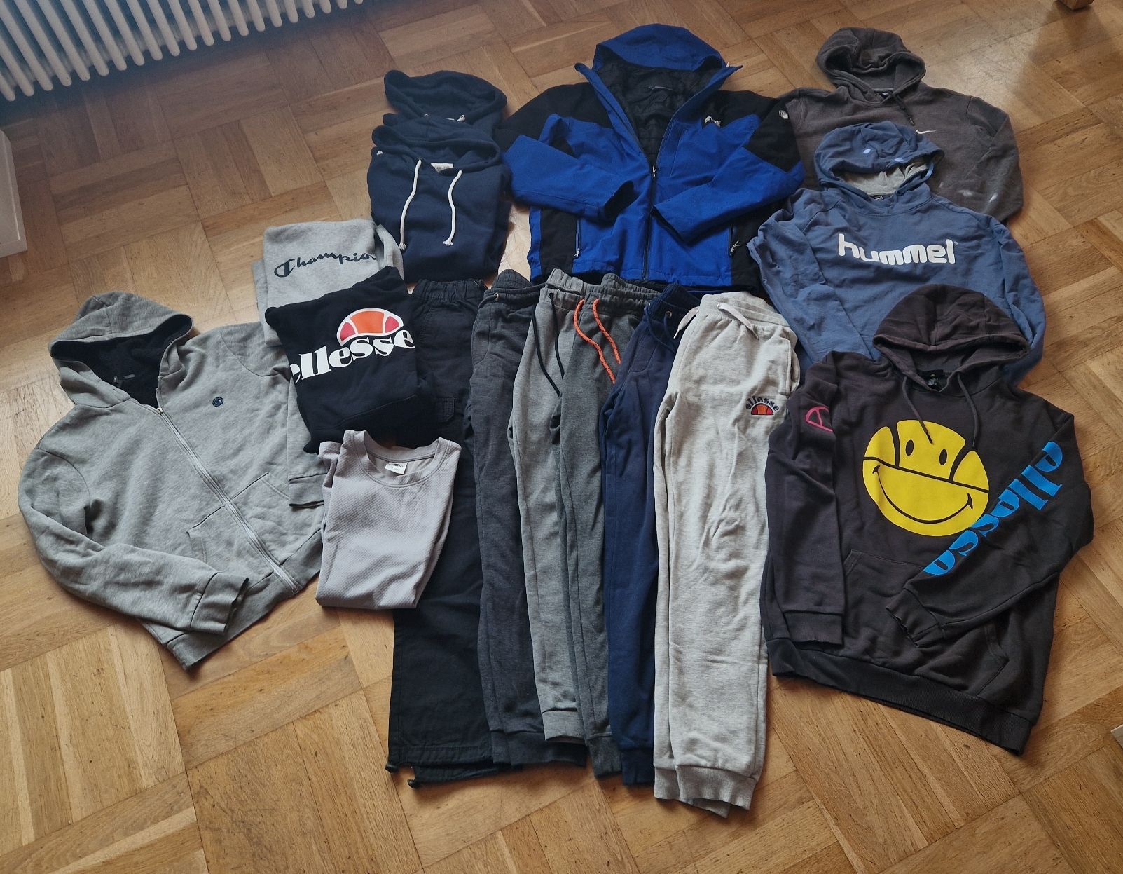 Nike Kleiderpakete & -sets: Kleiderpaket Gr. M – Gebraucht aus Dübendorf von S_reb